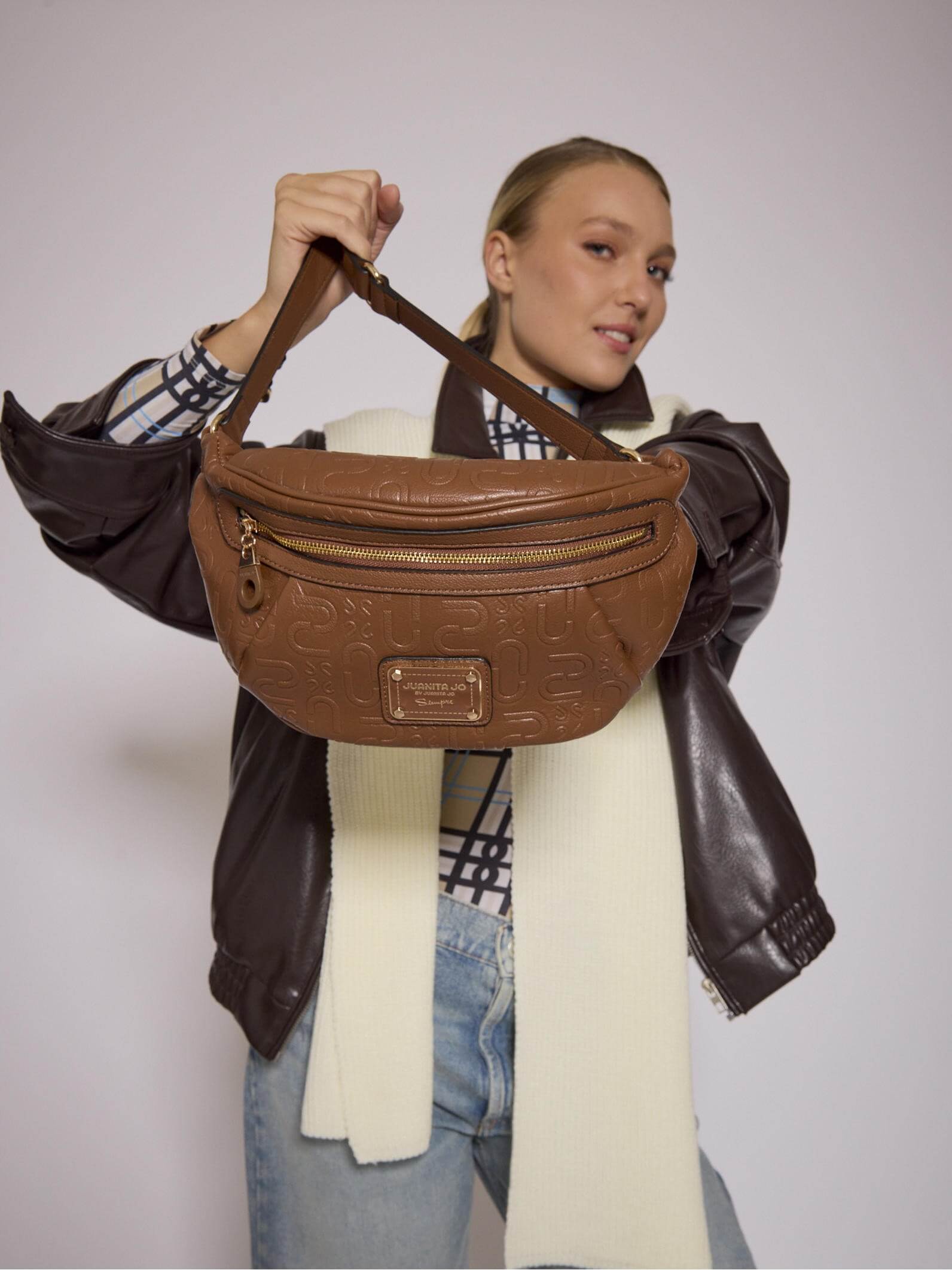 Riñonera Chocolate Monogram